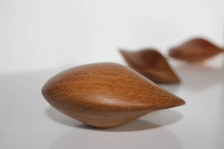 Sculpture sur bois d'iroko recycle - Série Miniorgànique - peties sculptures très agreables a toucher